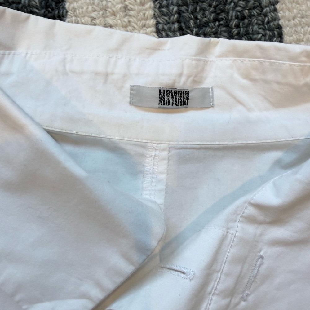 Moyuru Asymmetrical White Button-Up Blouse - Picture 4 of 5